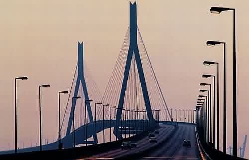 Březen 2004