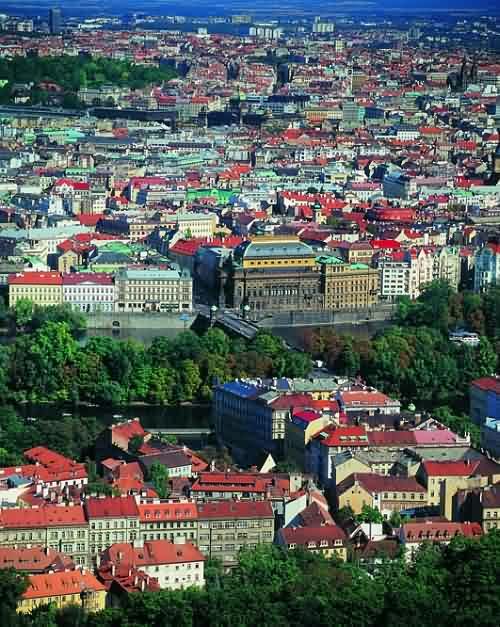 Říjen 2004
